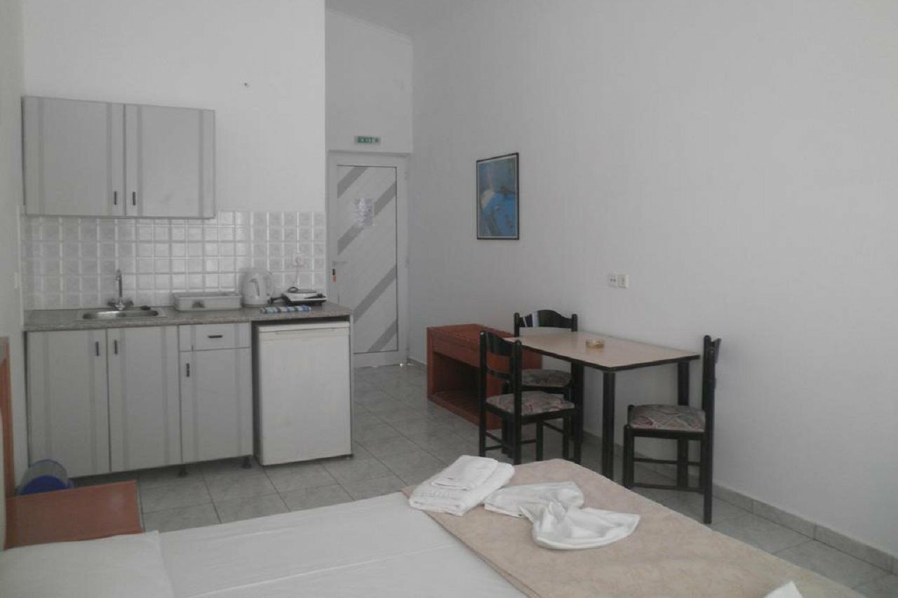 Haridimos Apartments 塔伦蒂斯 外观 照片